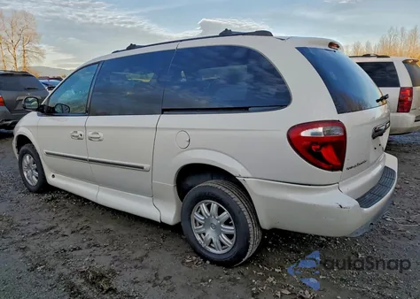 2005 Chrysler Town & Country Touring z USA, uszkodzony, nr VIN 2C4GP54LX5R534826